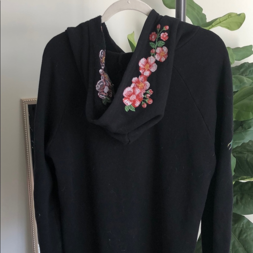 Black pullover
